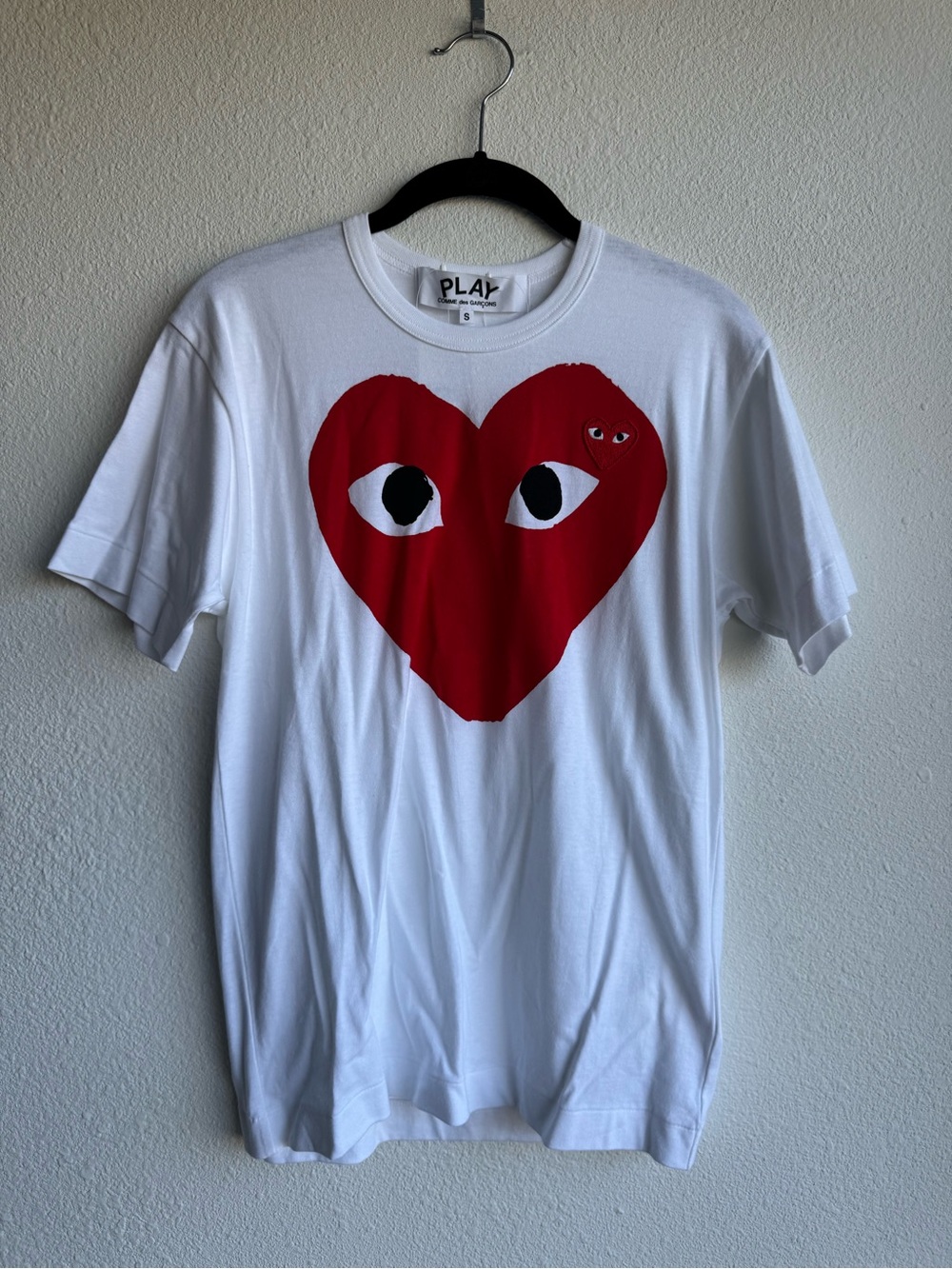 NWT Comme des Garcons PLAY White T-Shirt with Red Heart Logo SIZE S